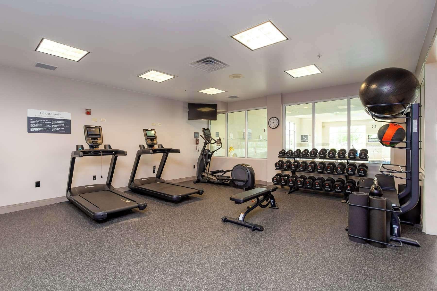 Gimnasio Hilton Garden Inn Milwaukee Northwest Conference Center