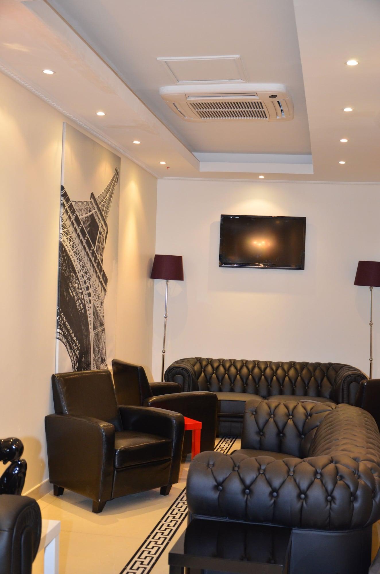 Vista Lobby Hotel Regina Montmartre