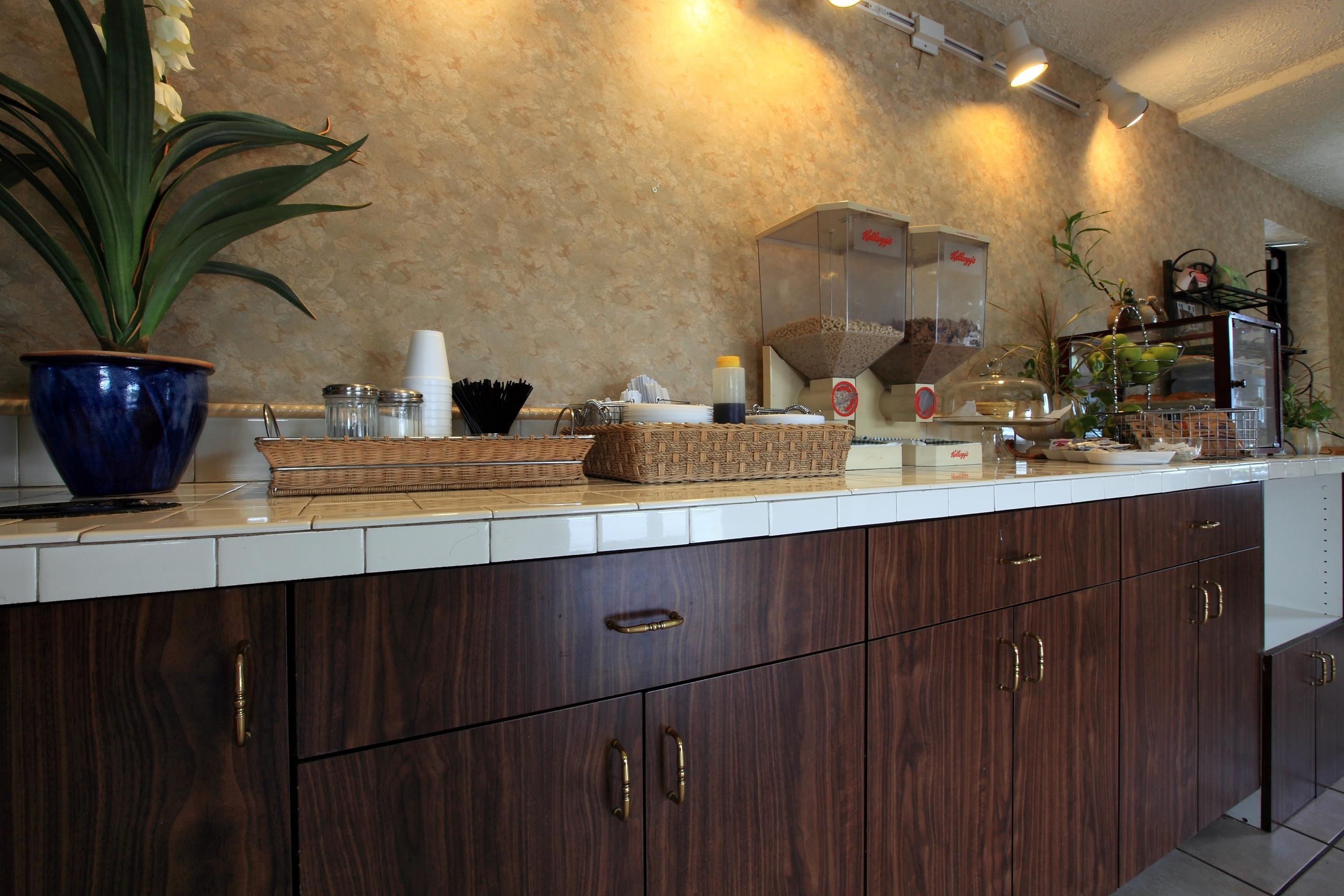Restaurant Americas Best Value Inn North Capital