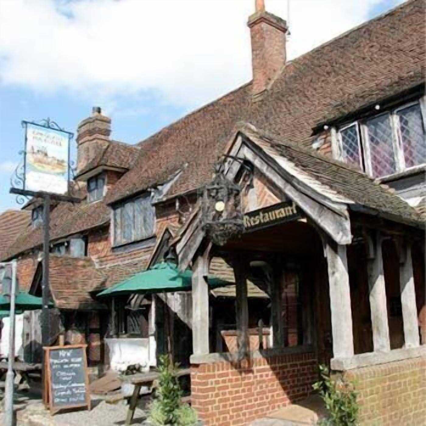 Varios Chequers Inn Hotel
