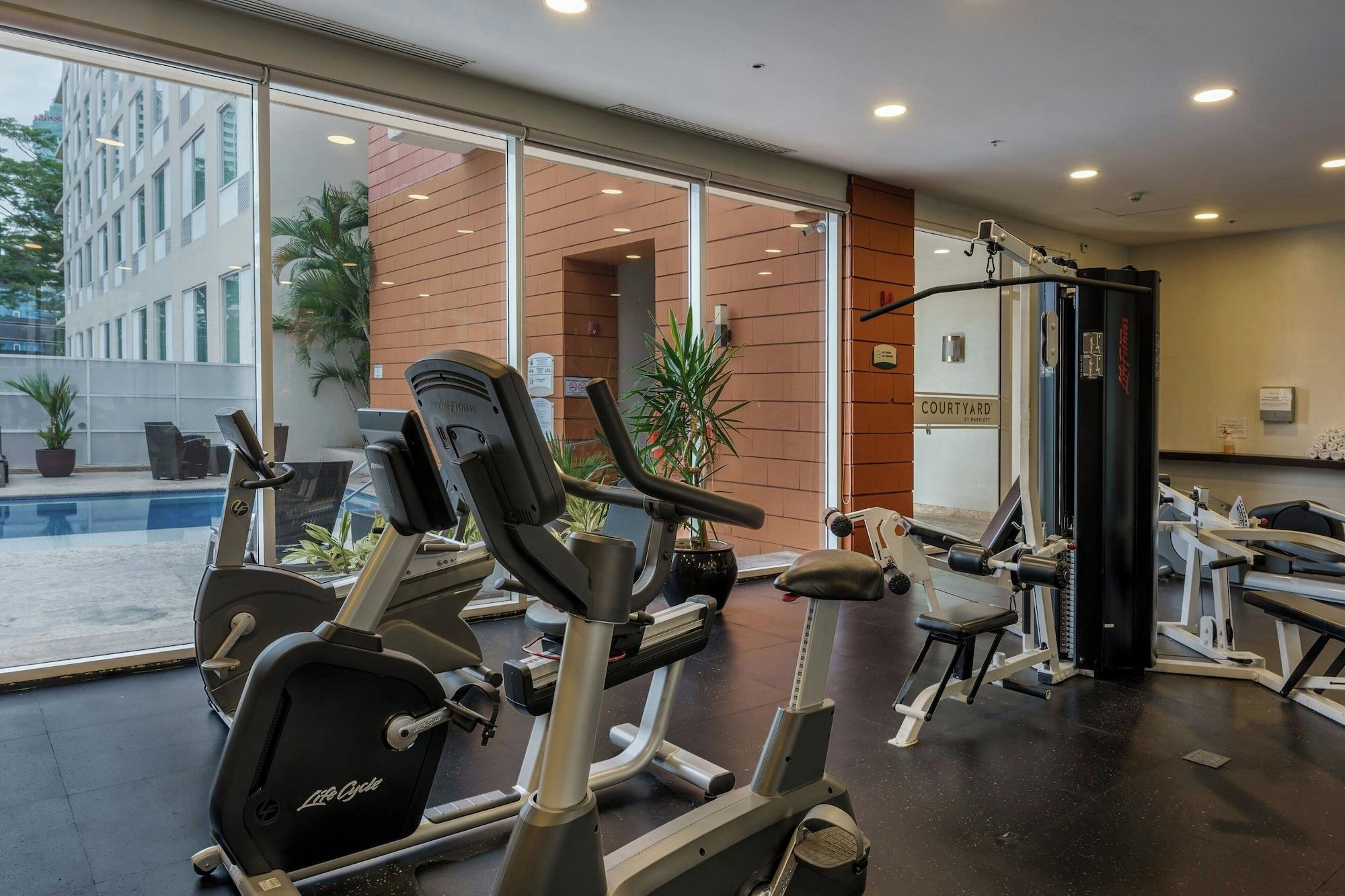 Gimnasio Courtyard by Marriott Panama Multiplaza Mall