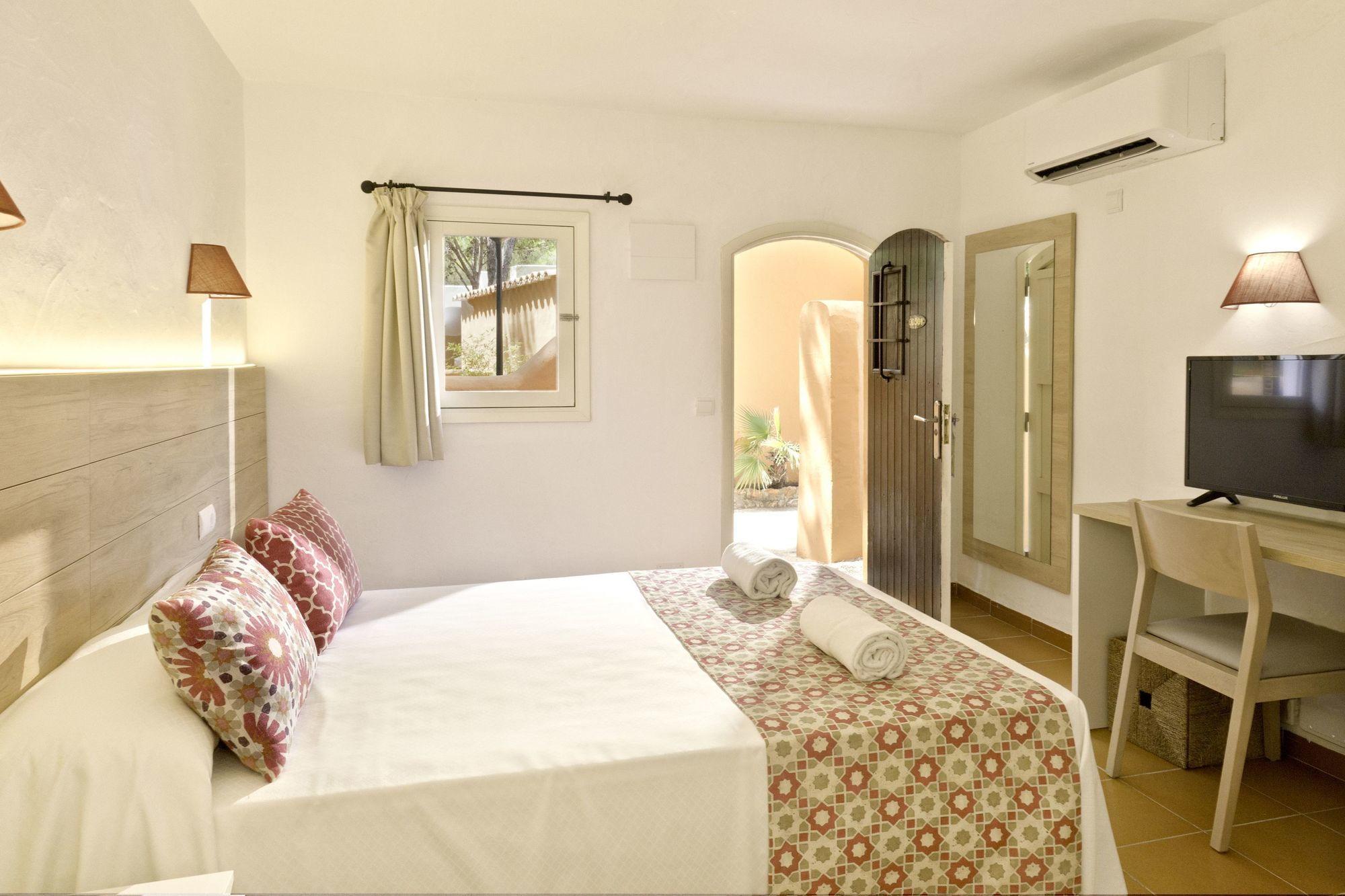 Habitación azuLine Club Punta Arabí