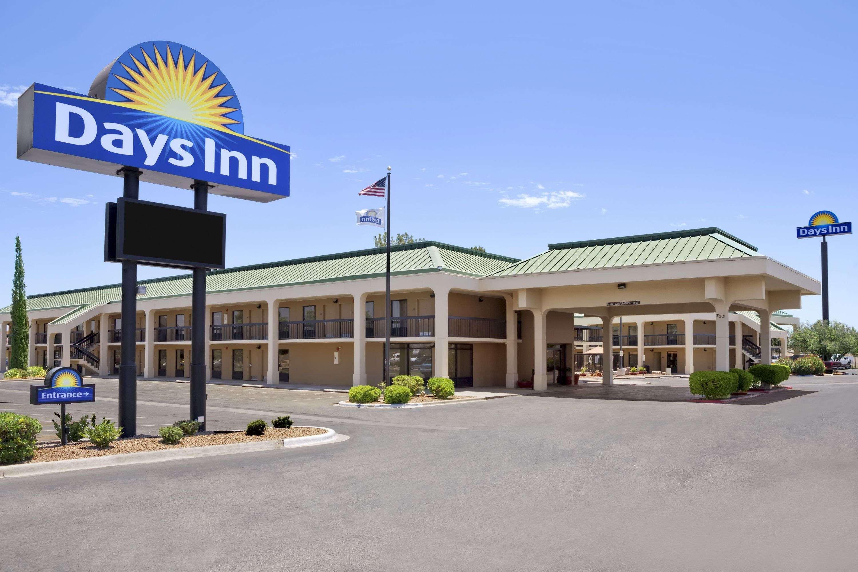 Vista Exterior Days Inn by Wyndham Las Cruces