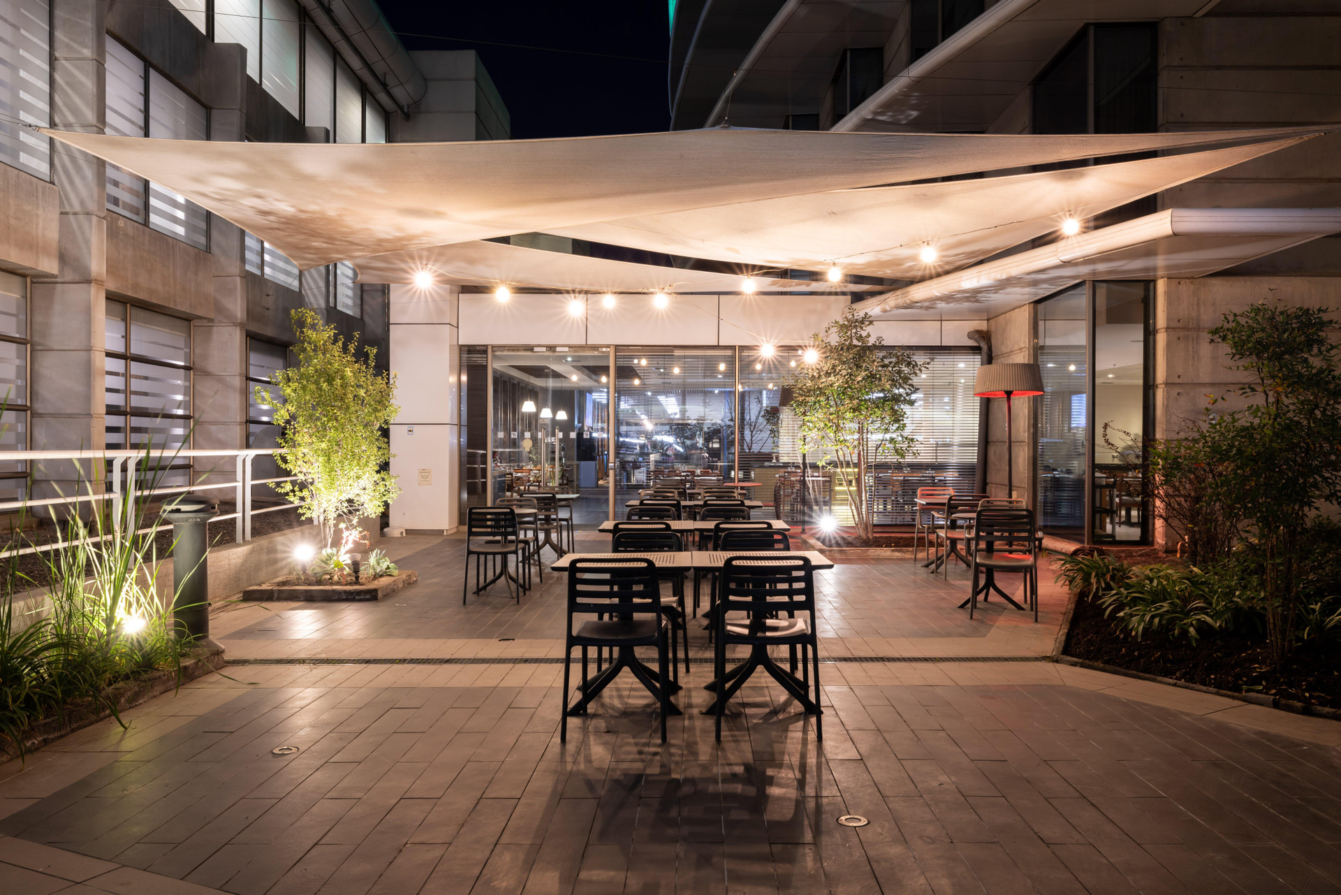 Vista Exterior Holiday Inn Santiago - Airport Terminal by IHG