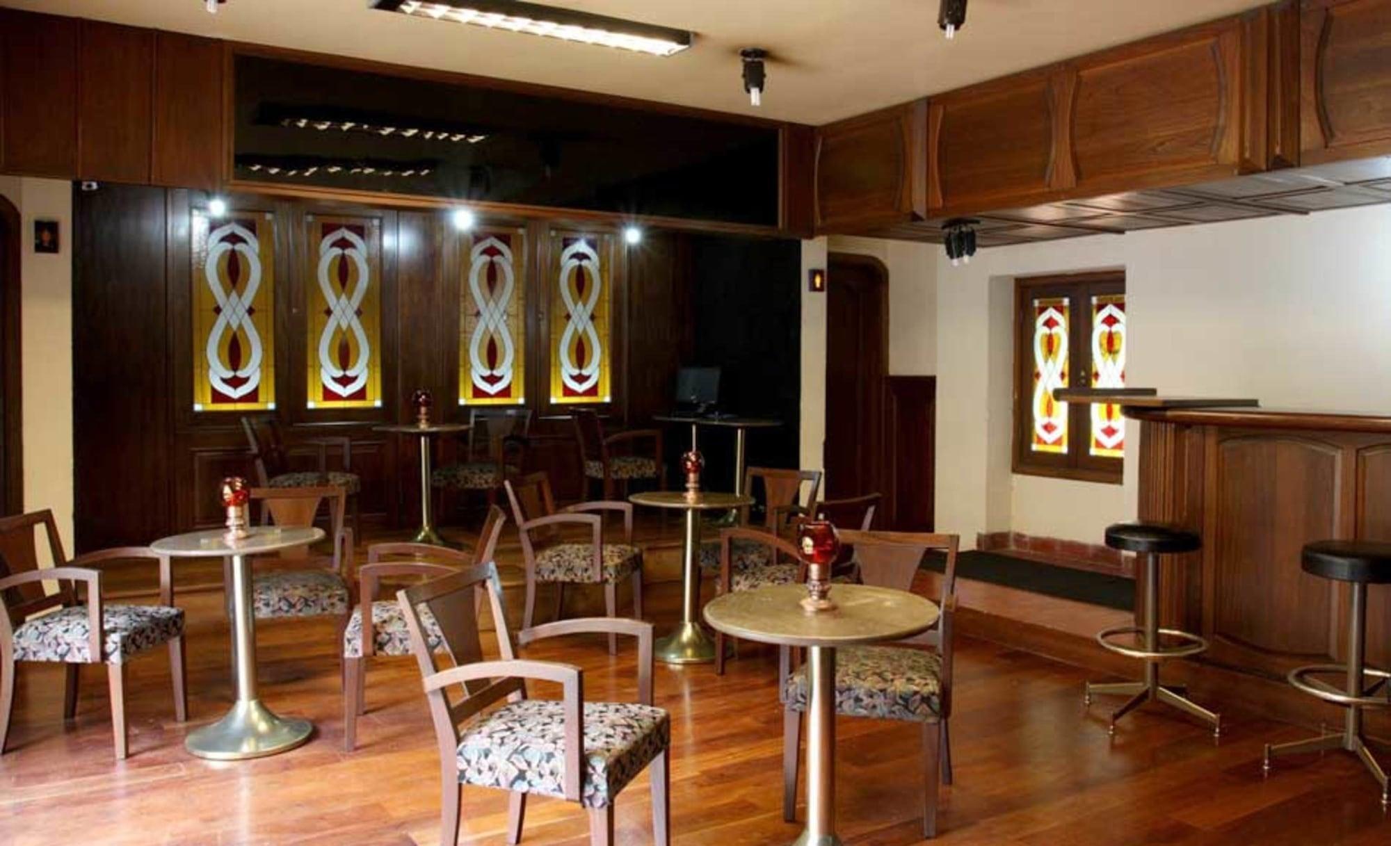 Bar/Salón Hotel Aranjuez Cochabamba