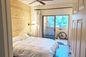 Renta Vacacional - Luxury condo within resort-like gated community nestled against mountain reserve