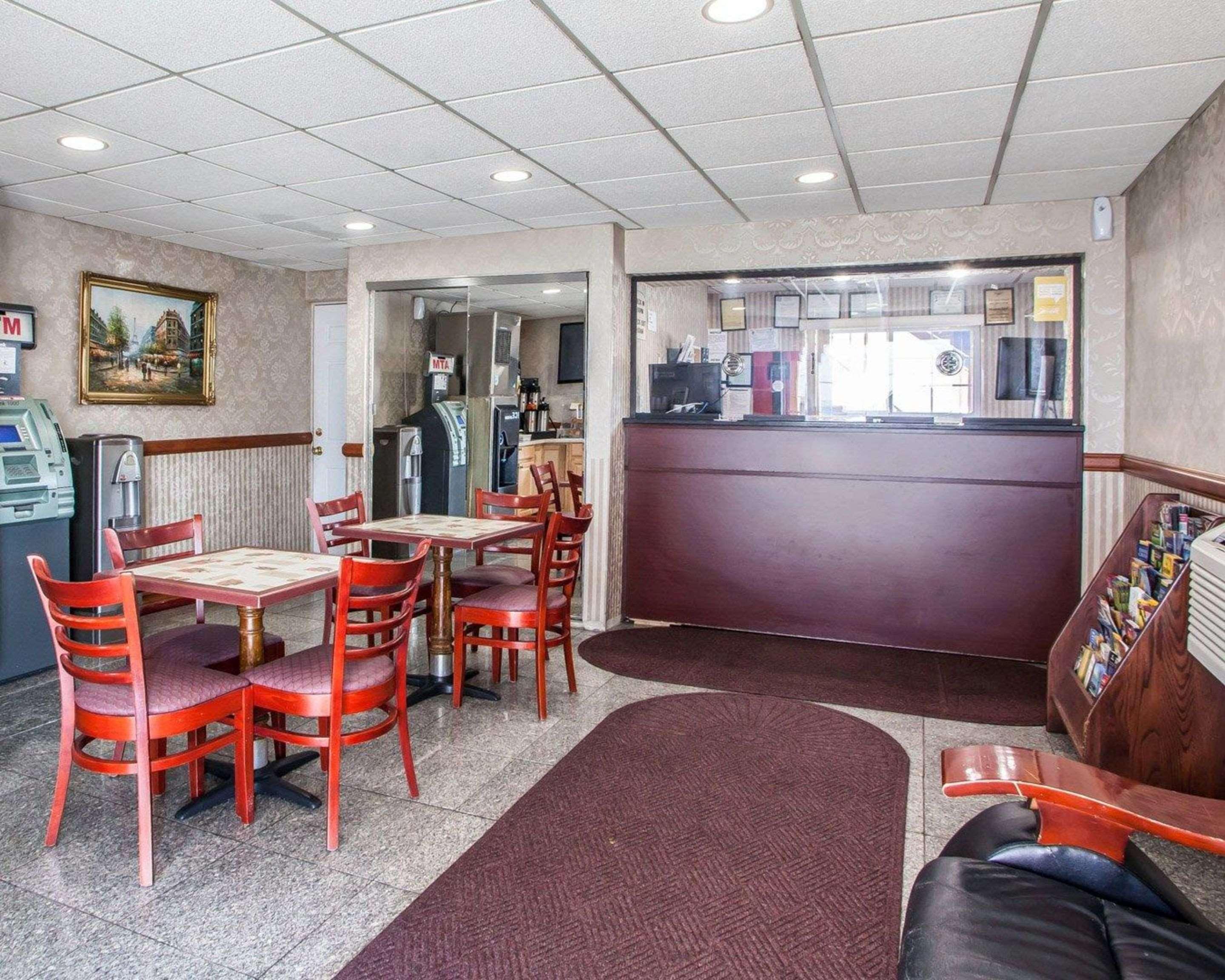 Vista Lobby Rodeway Inn Jersey City near Hoboken