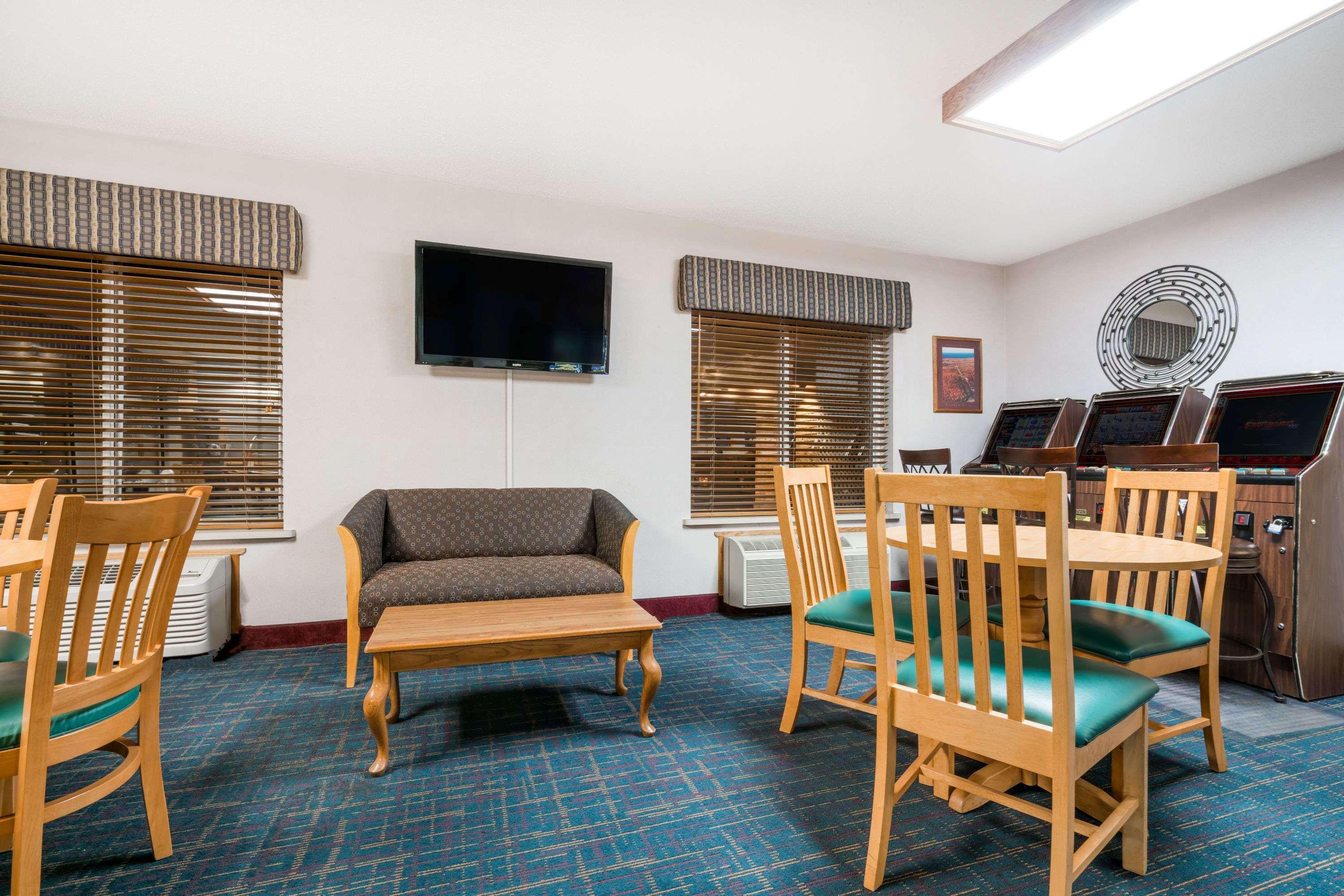 Vista Lobby Days Inn by Wyndham Hurley