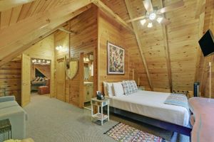 Alquiler Vacacional - Lazy Bear Lodge: Getaways, WineTours, Bridal Parties,Reunions, Corporate Retreat