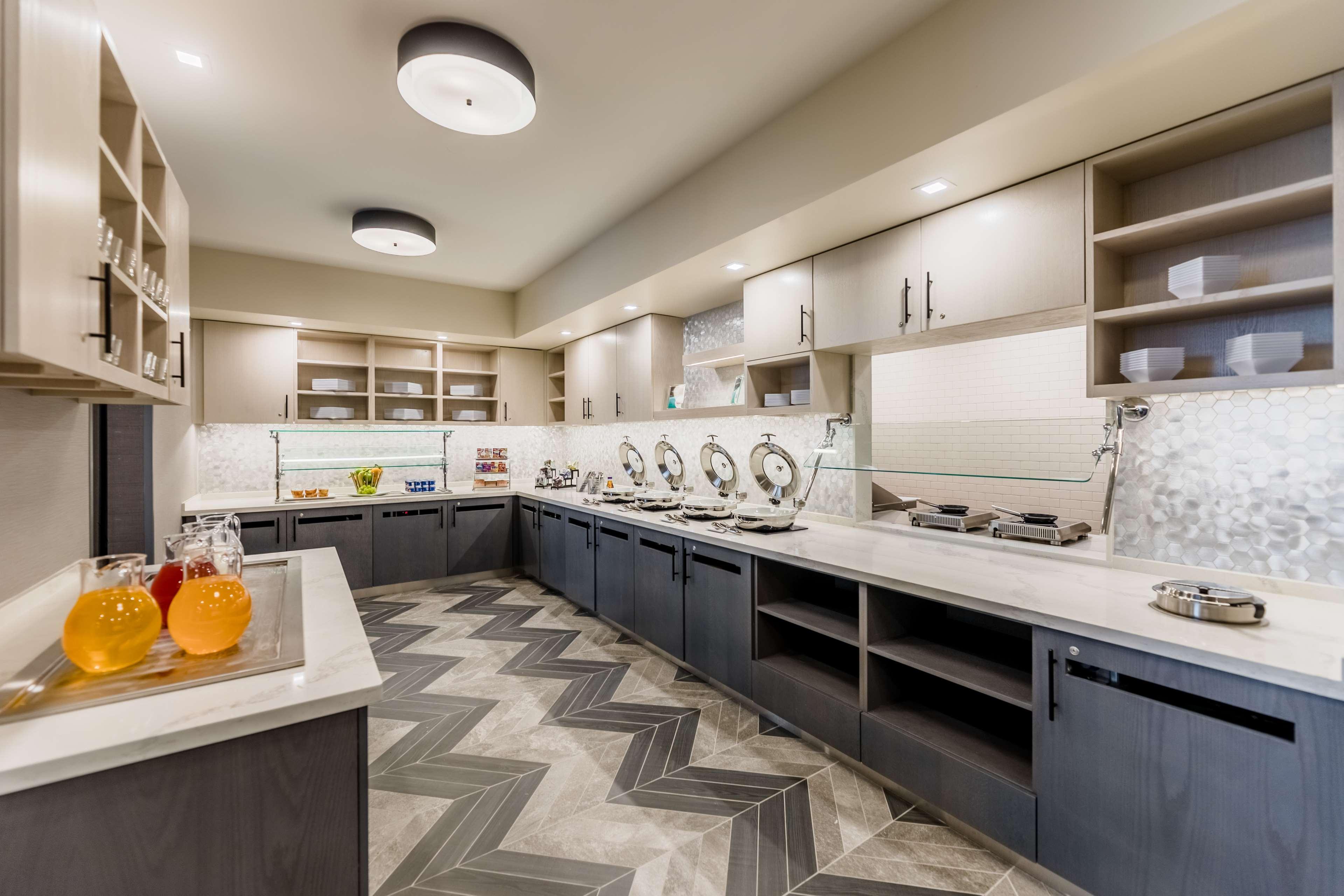 Restaurant Hyatt House Winnipeg-South/Outlet Collection