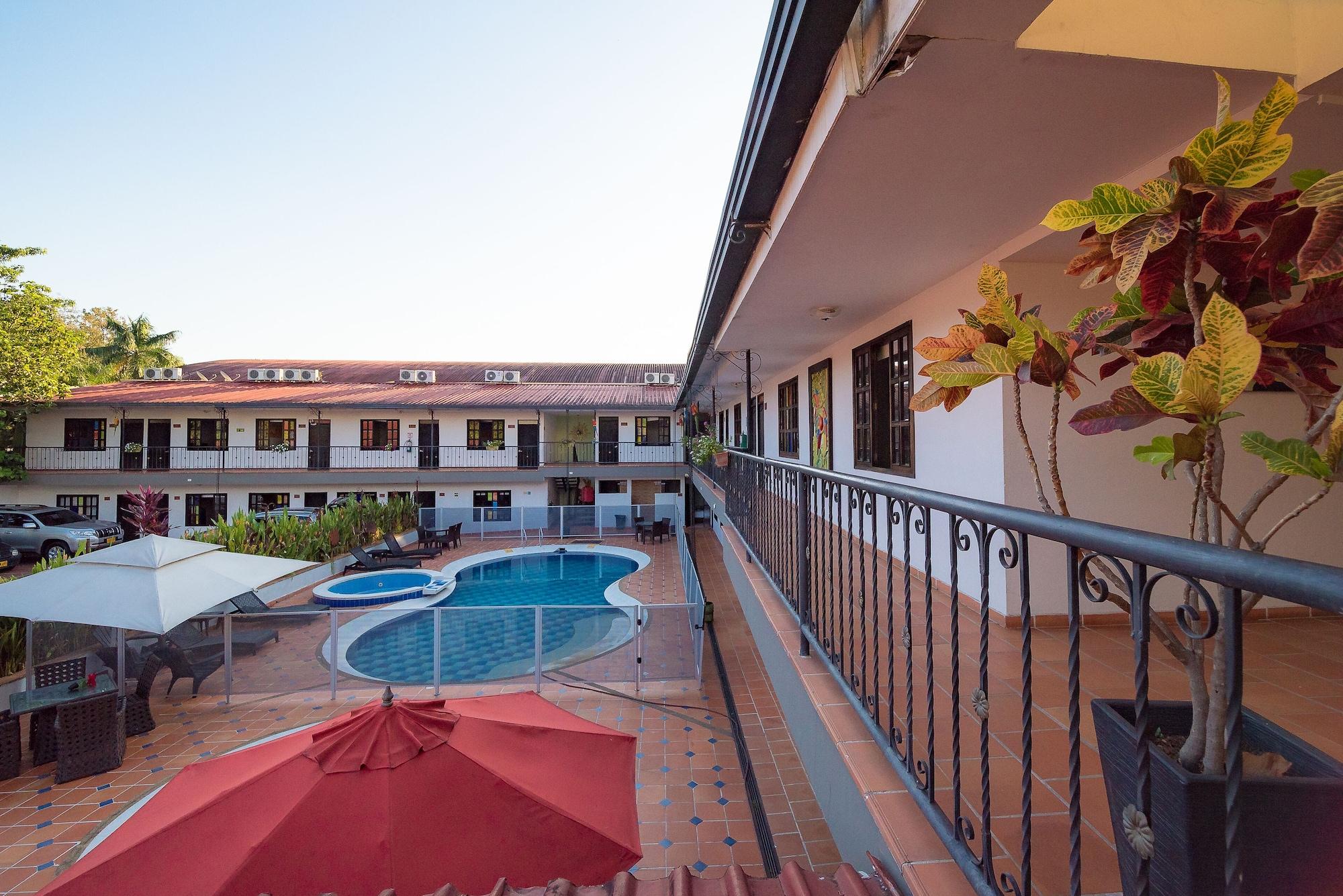 Vista Exterior Hotel Vanguardia Real