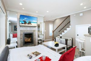 Alquiler Vacacional - Awesome Multi Level - Large Patio - Fast WIFI - Work Desks - Self Check In! (CM-2)