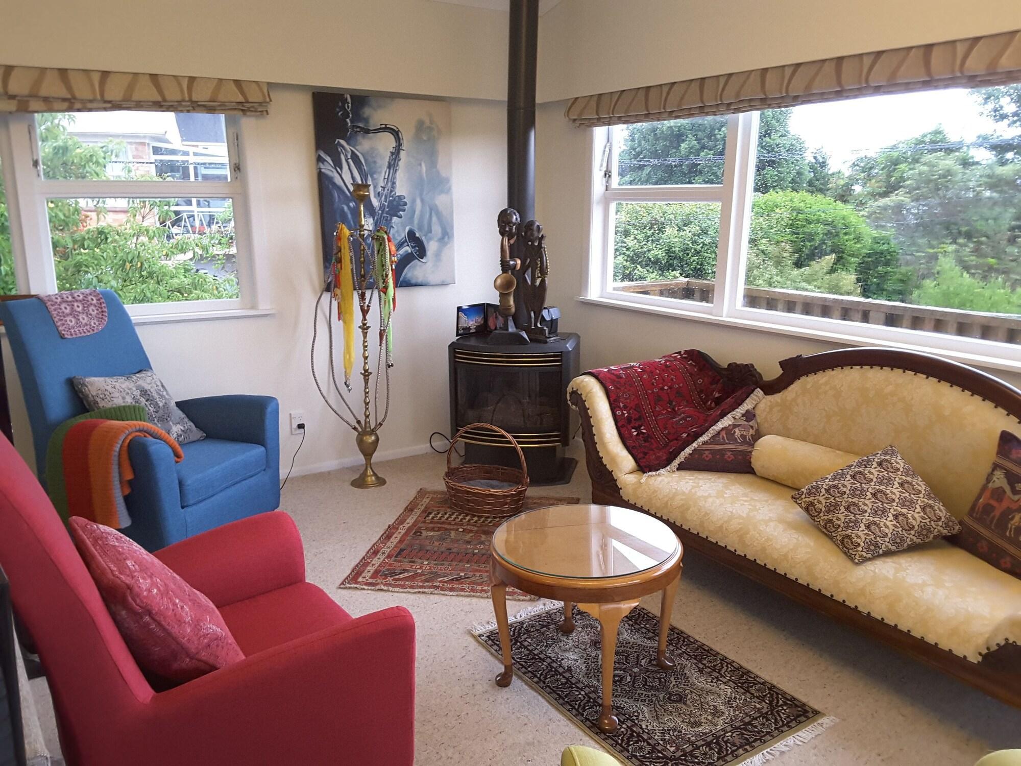 Vista Lobby Geyser Lookout BnB