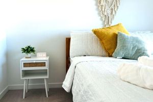 Alojamiento - Cozy Walk of Fame gem. 1b1b, Free Parking, Pool, Private Balcony, WiFi & more!