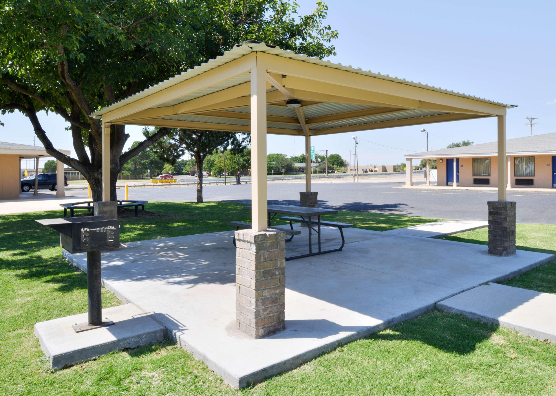 Vista Exterior Americas Best Value Inn Lubbock E