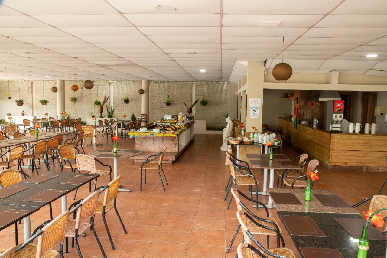 Bar/Salón Beach Class Muro Alto BY AFT