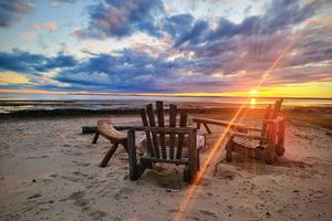 Alquiler Vacacional - Sunset Beach House on Lake Michigan with 230 feet of private sandy beach!