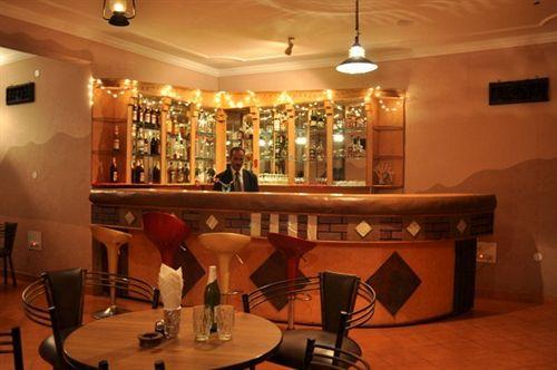 Bar/Salón Heritage Village Resorts