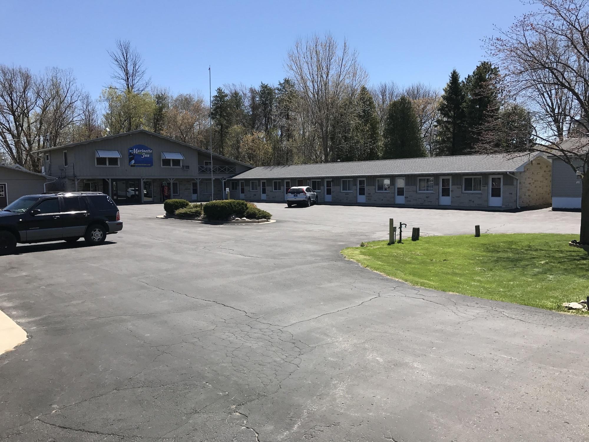 Varios Marinette Inn