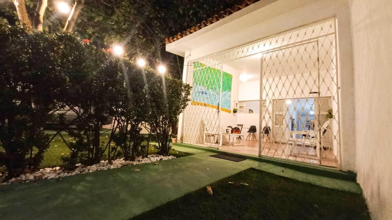 Vista Exterior Yolo Hostel