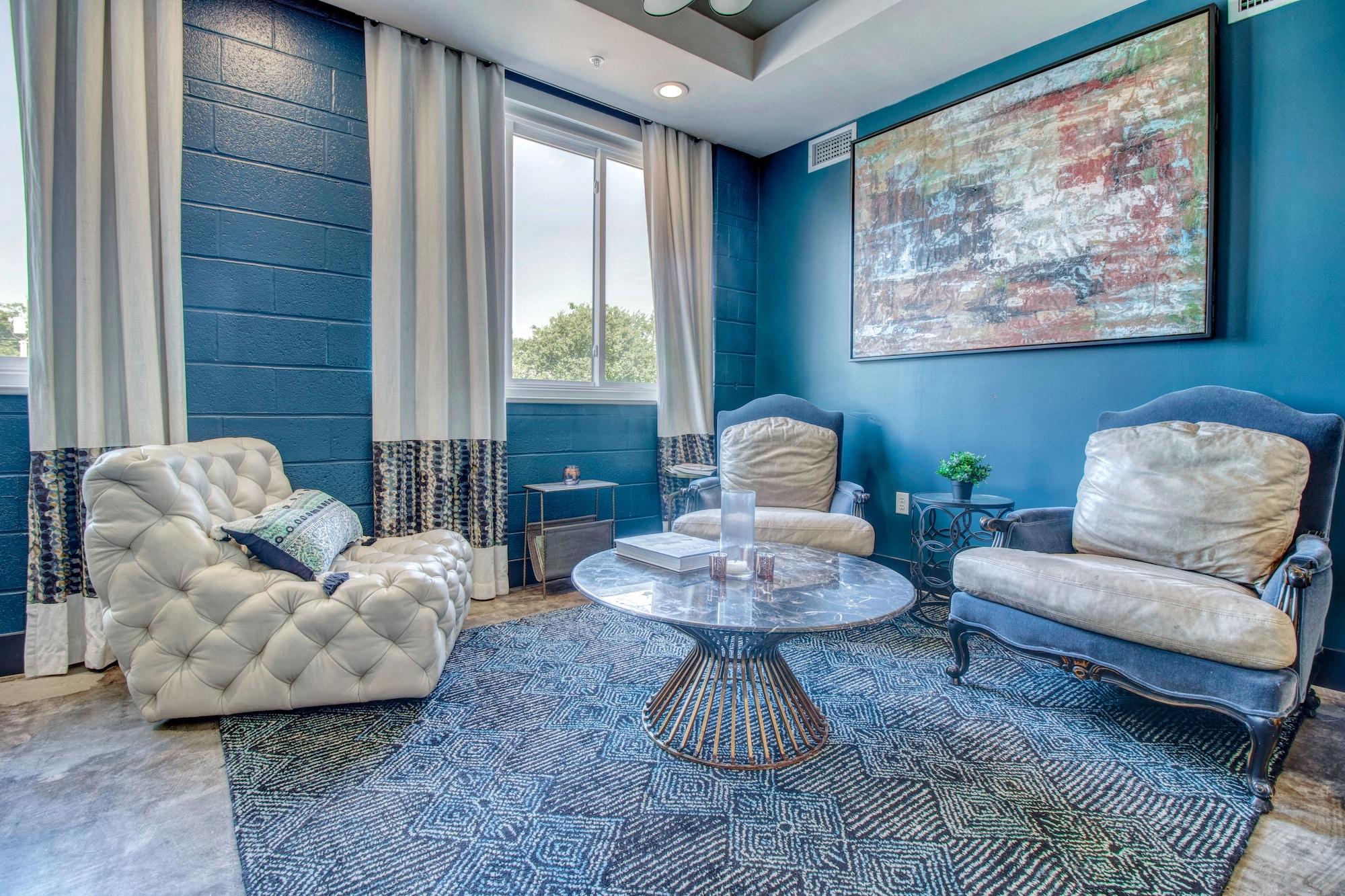 Vista Lobby Bishop Arts Hotel by Qresorts.