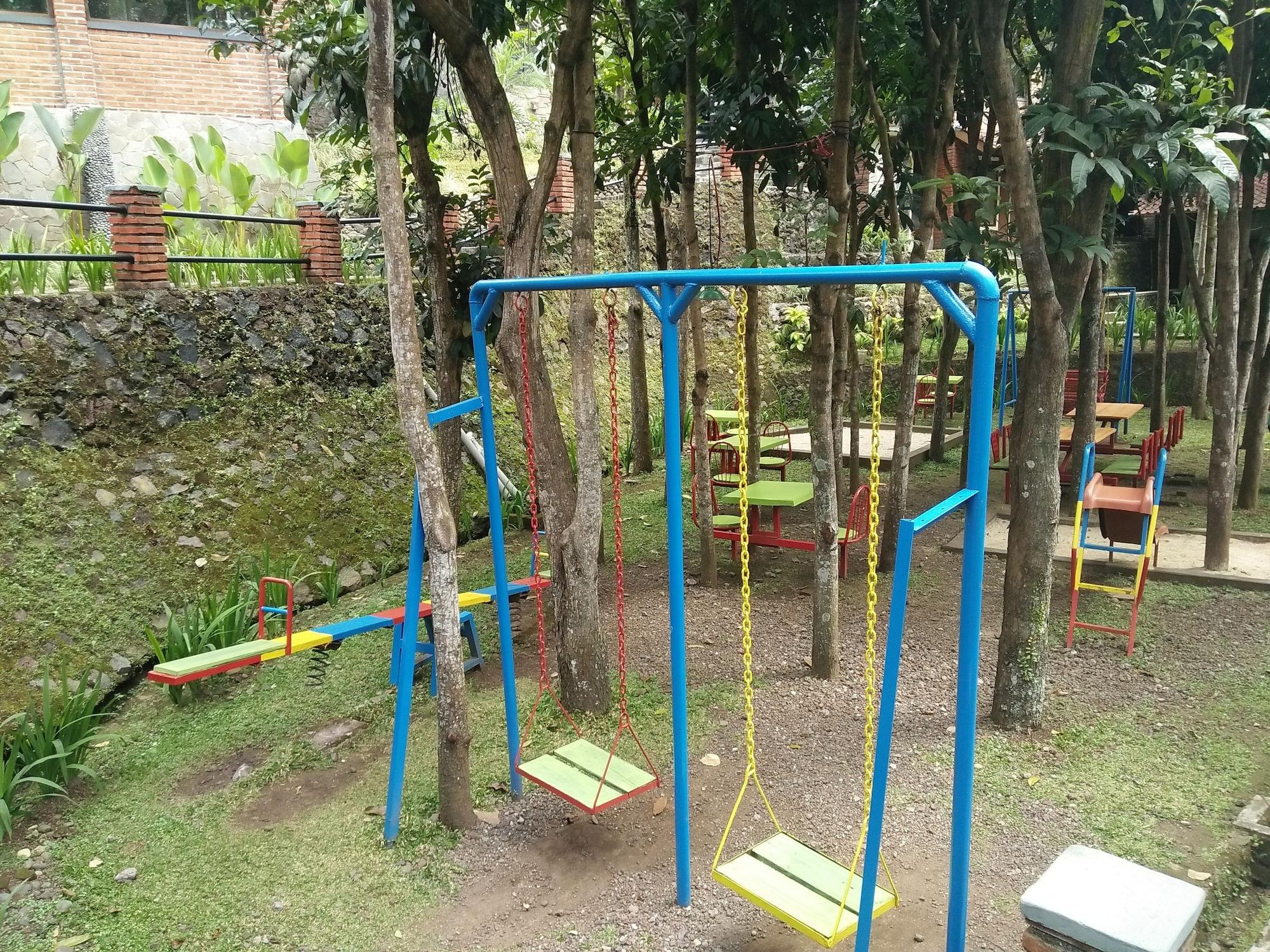 Instalaciones Recreativas Bukit Alamanda Resort & Resto