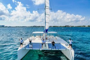 Actividad - Isla Mujeres en catamarán con barra libre y snorkel