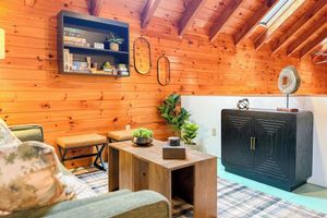 Alquiler Vacacional - Lakefront Retreat w/ Hot Tub & Stunning Views