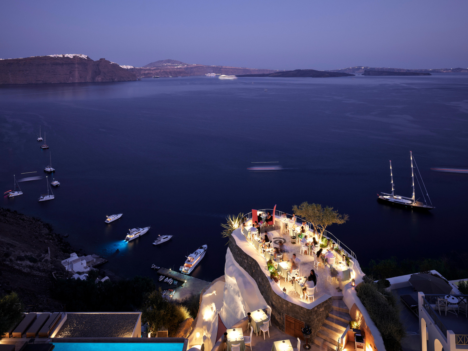 Vista Exterior Andronis Luxury Suites