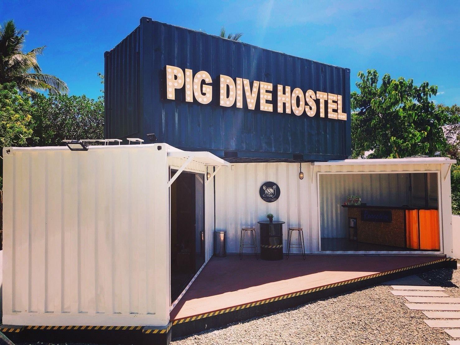 Varios Pig Dive Hostel