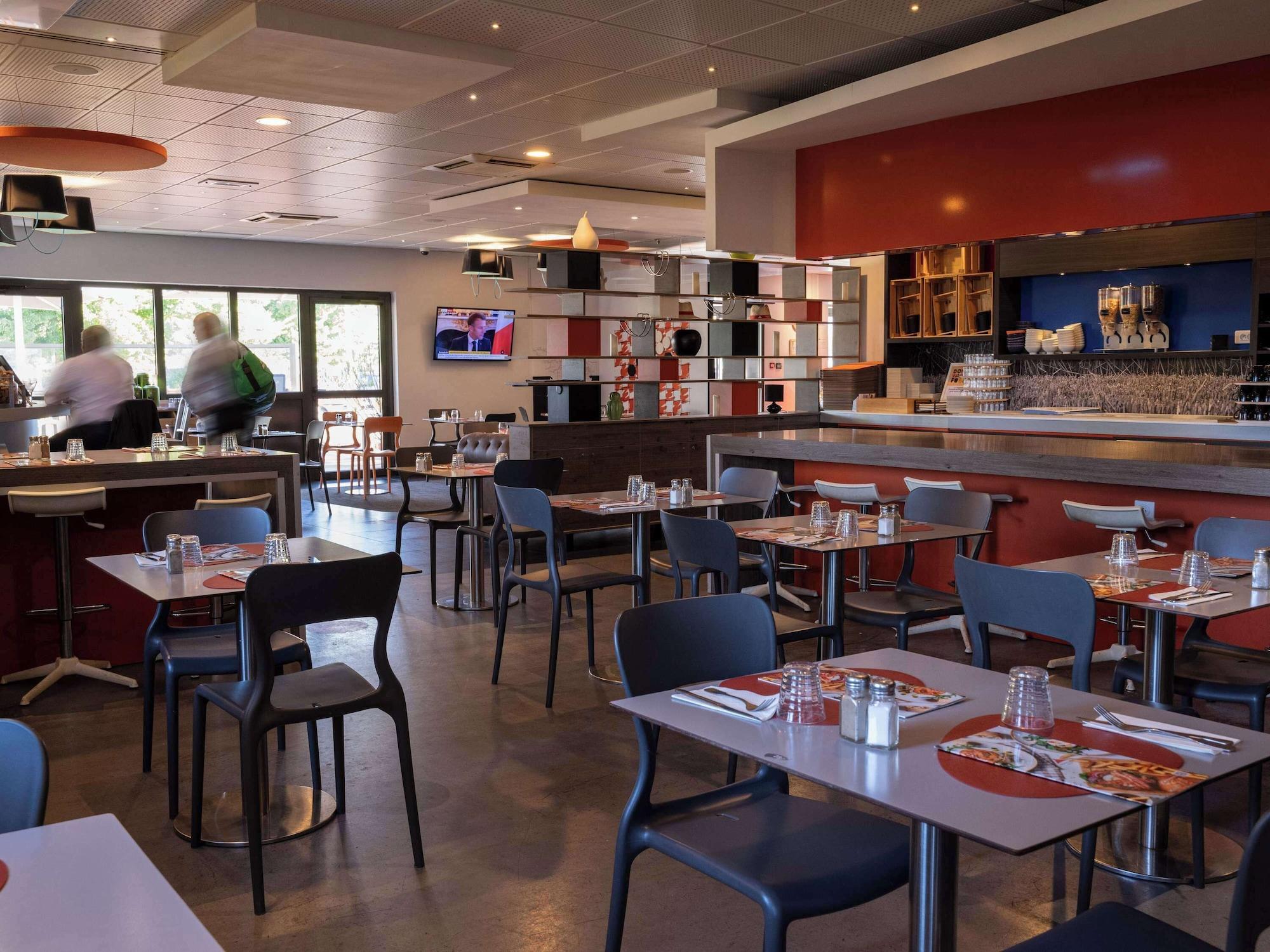 Bar/Salón ibis Styles Romans Valence Gare Tgv