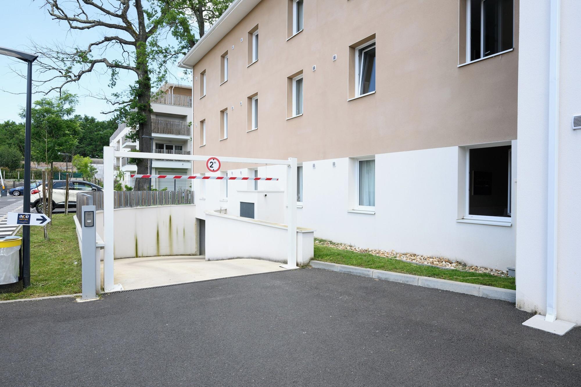 Vista Exterior ACE Hôtel Bordeaux Carbon Banc