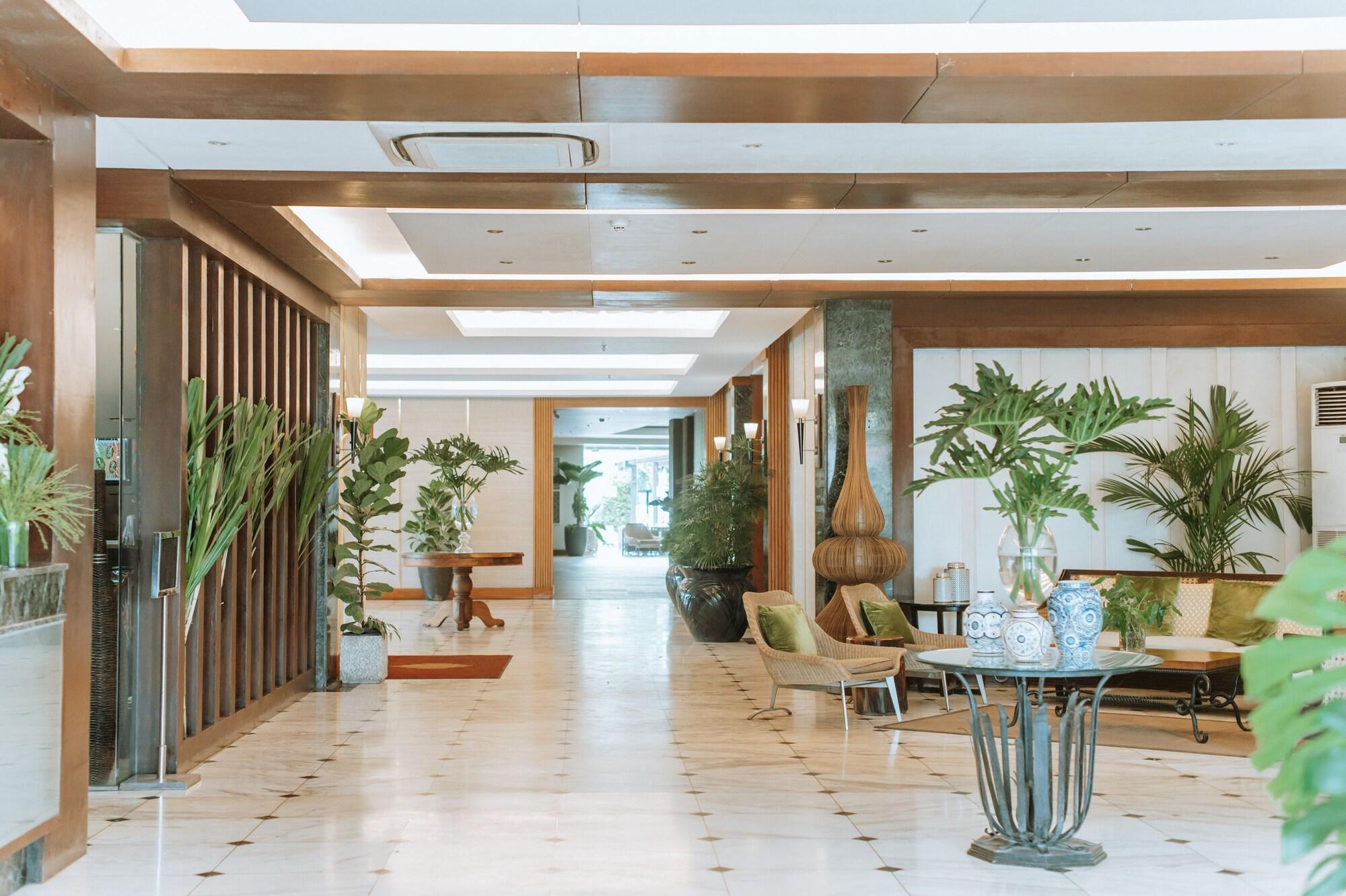 Vista Lobby Sugarland Hotel