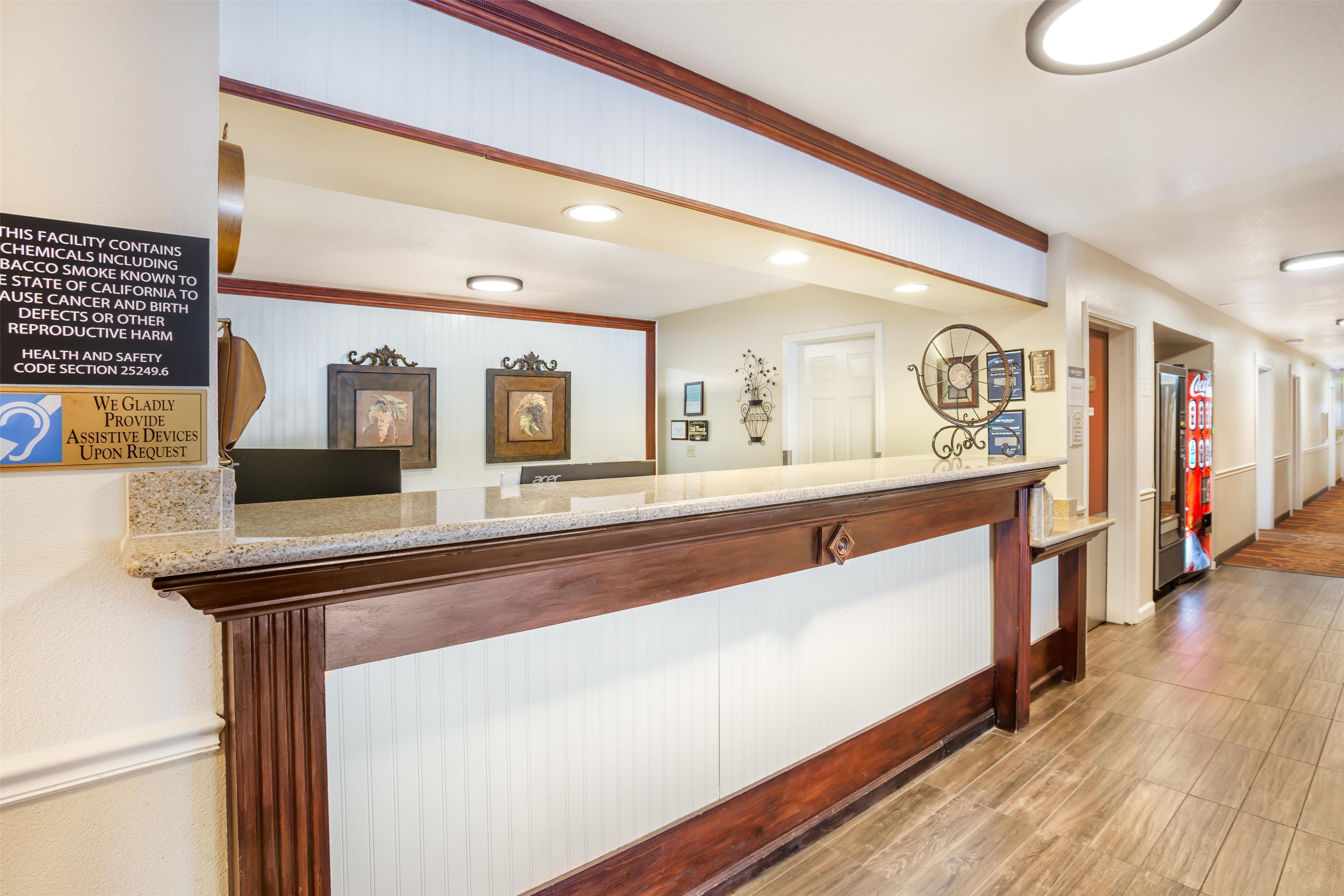 Vista Lobby Best Western Luxury Inn