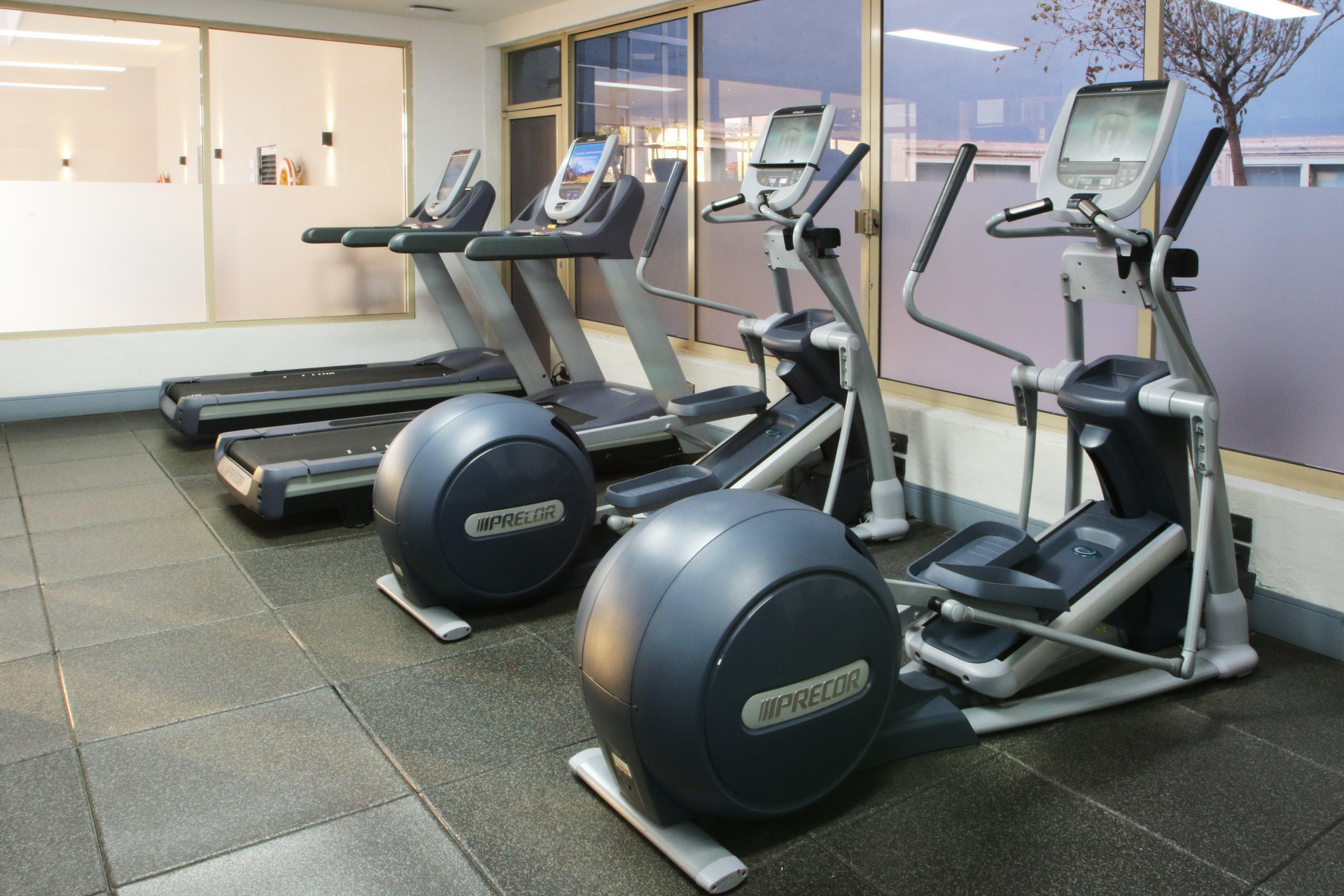 Instalaciones Recreativas Voco Saltillo Suites