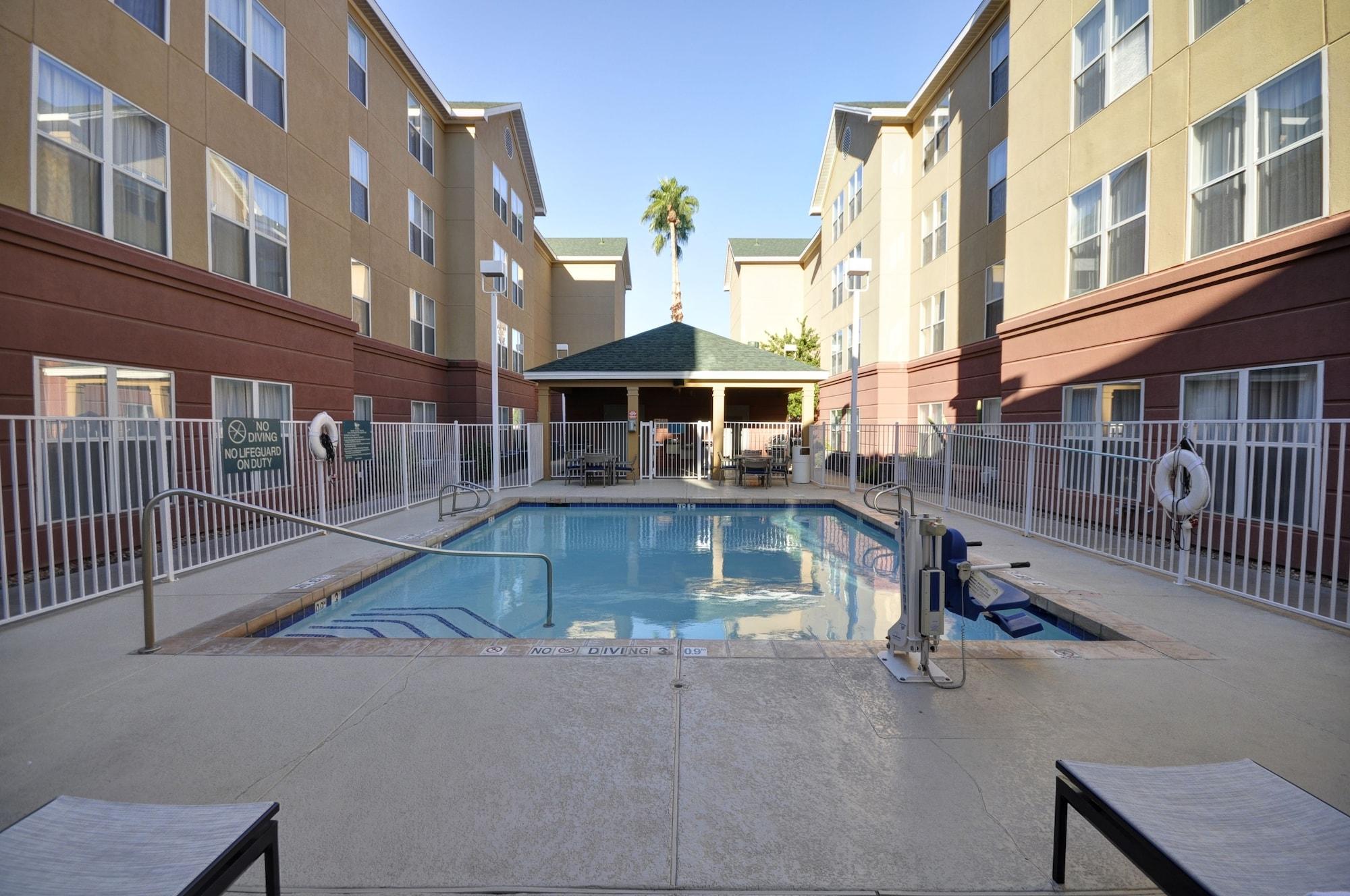 Vista Exterior Homewood Suites by Hilton Phoenix-Biltmore
