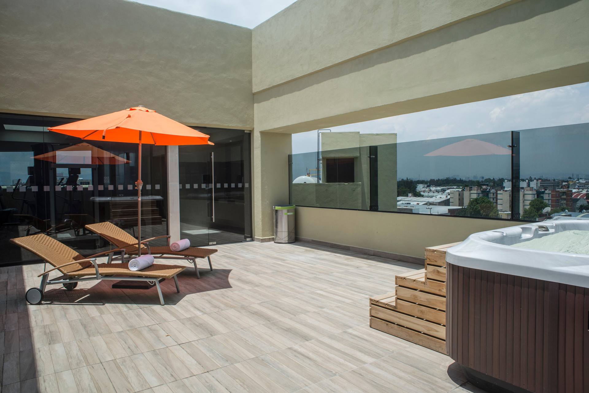 Vista Piscina Holiday Inn Express Mexico Aeropuerto by IHG