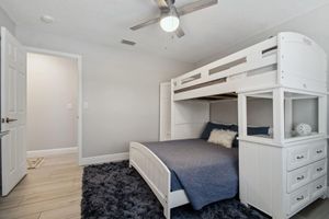 Alquiler Vacacional - Private Lakefront Retreat with Heated Pool, Dock & Kayaks Near Tampa