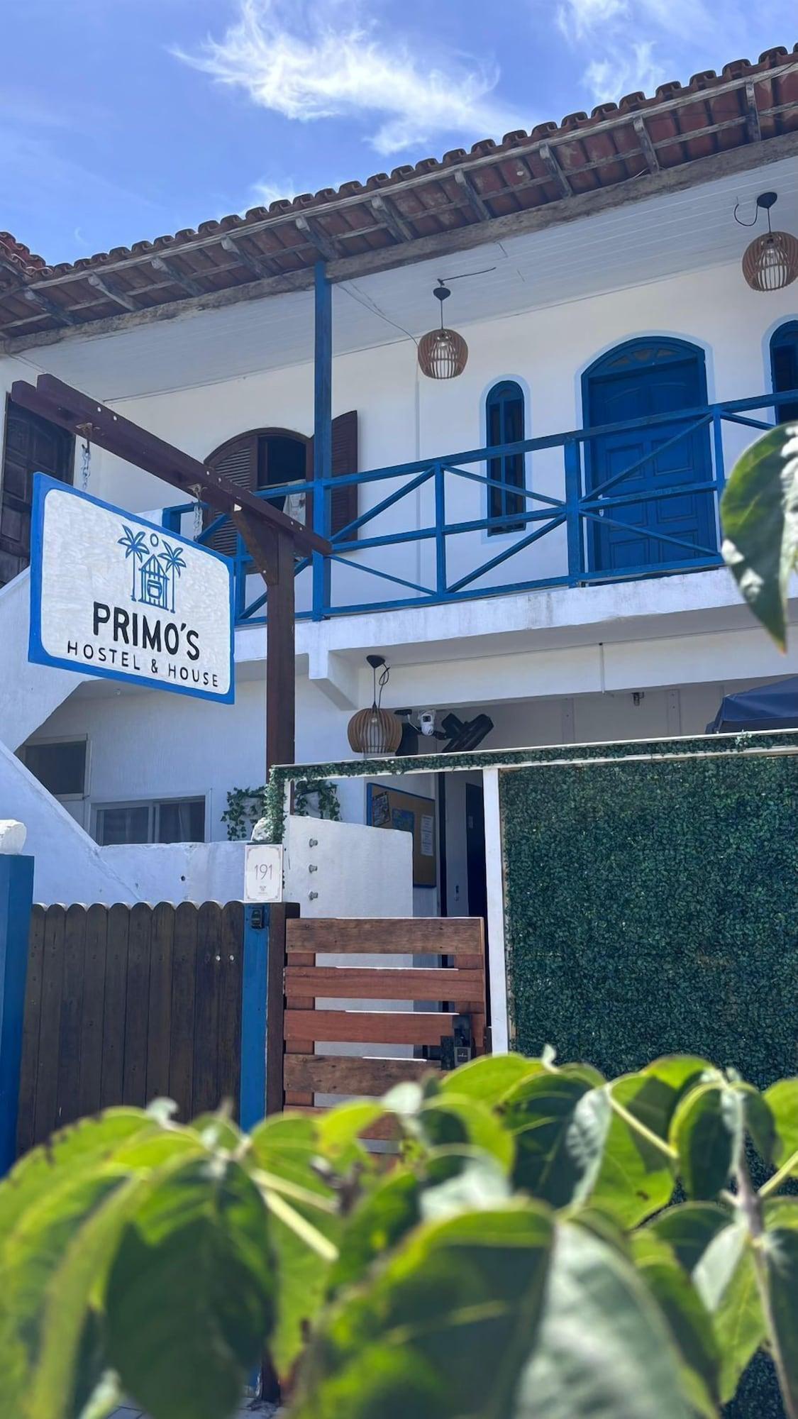 Varios Primos Hostel & House