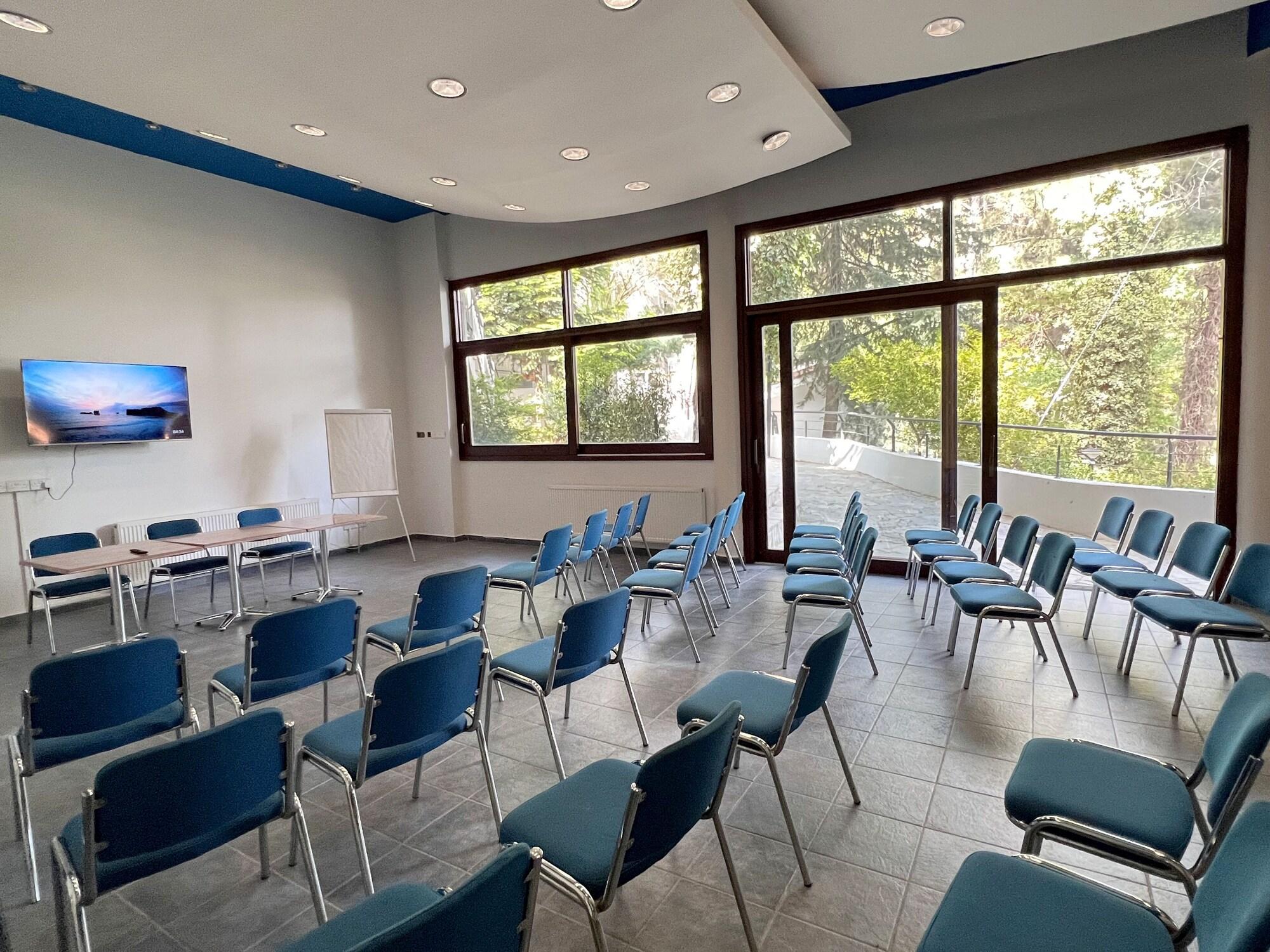 Sala de Reuniones Poed Residences