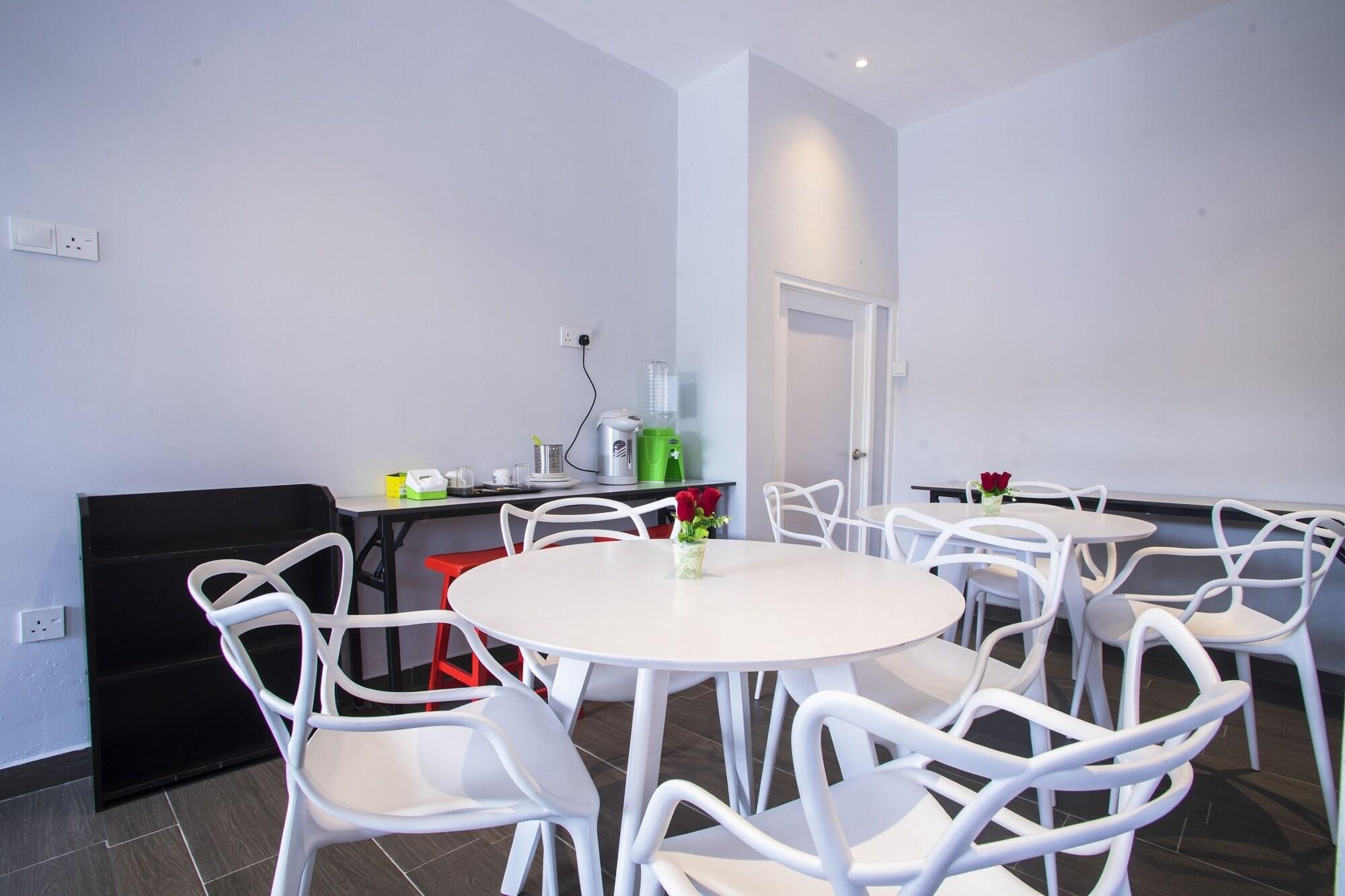 Restaurant Hotel O Gs Hotels Near Strand Mall