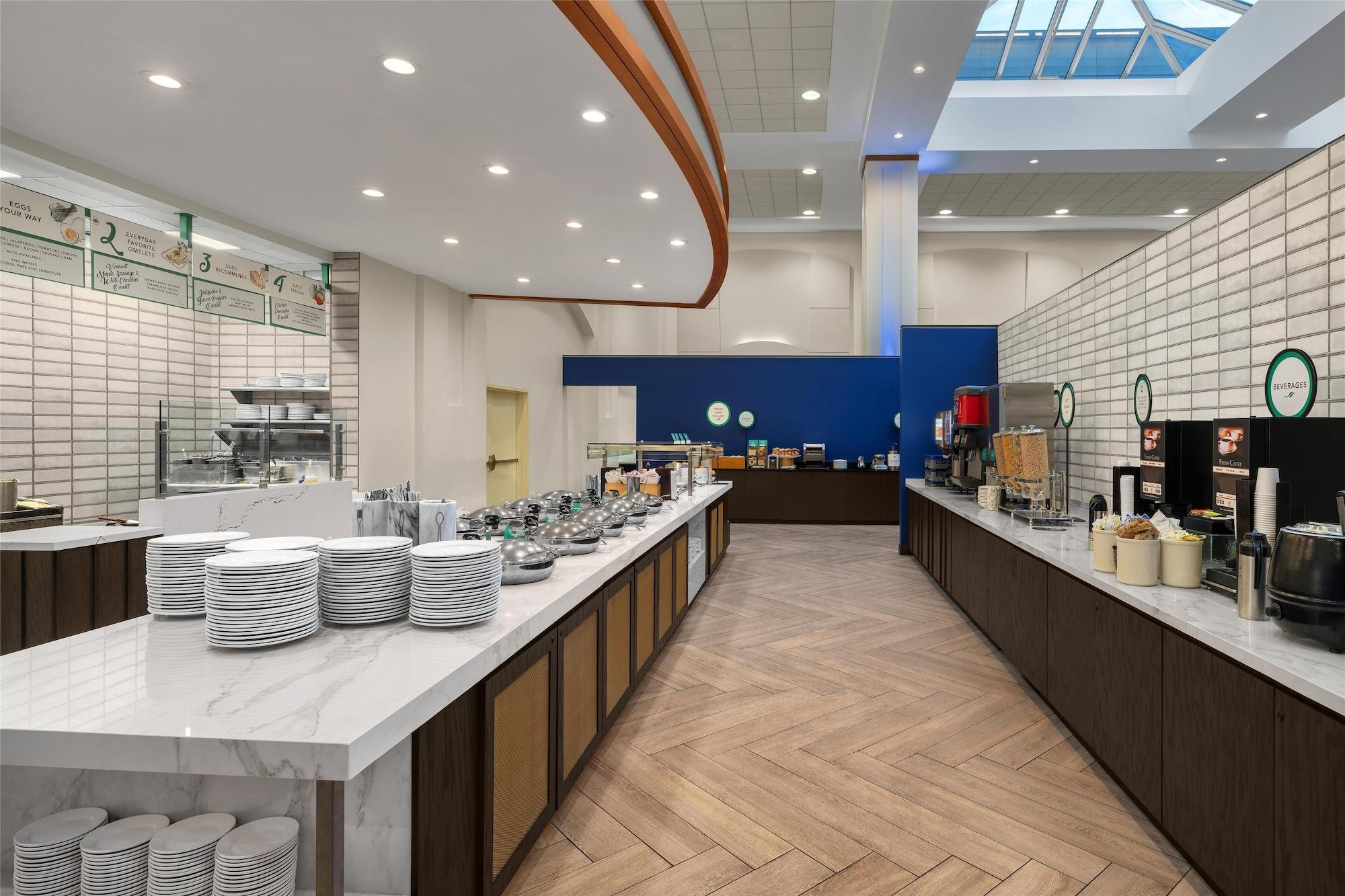 Restaurant Embassy Suites Boston Logan Airport