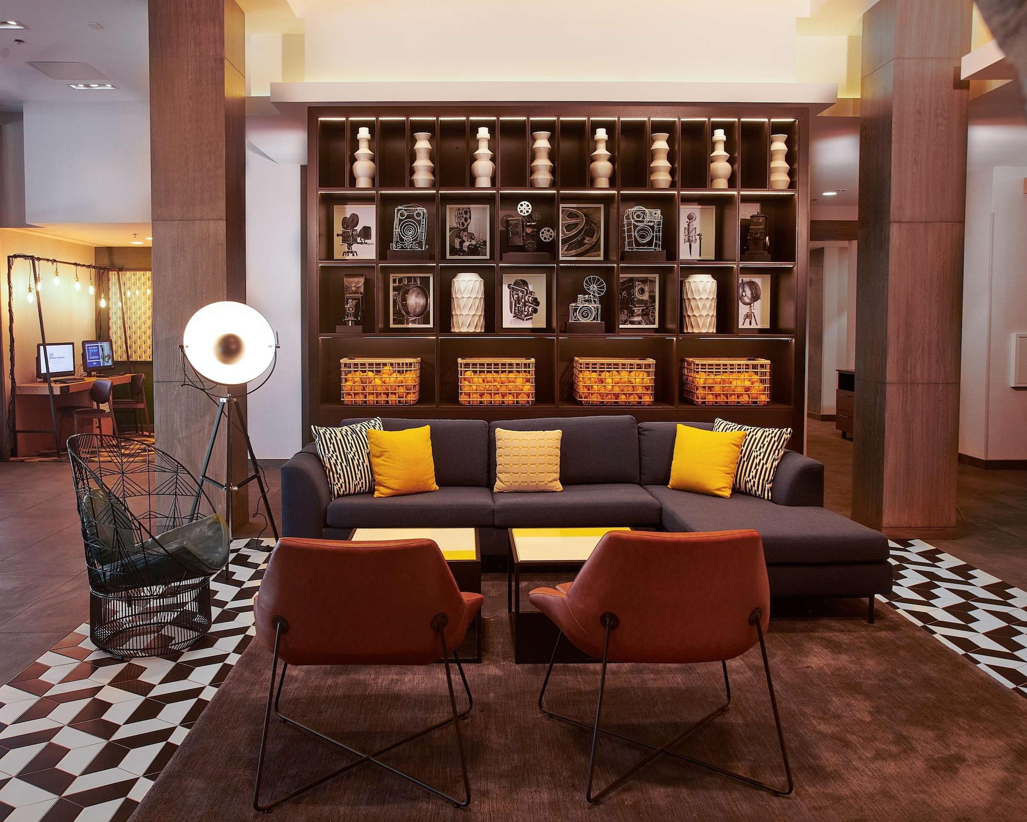 Vista Lobby Hampton Inn & Suites Los Angeles/Sherman Oaks