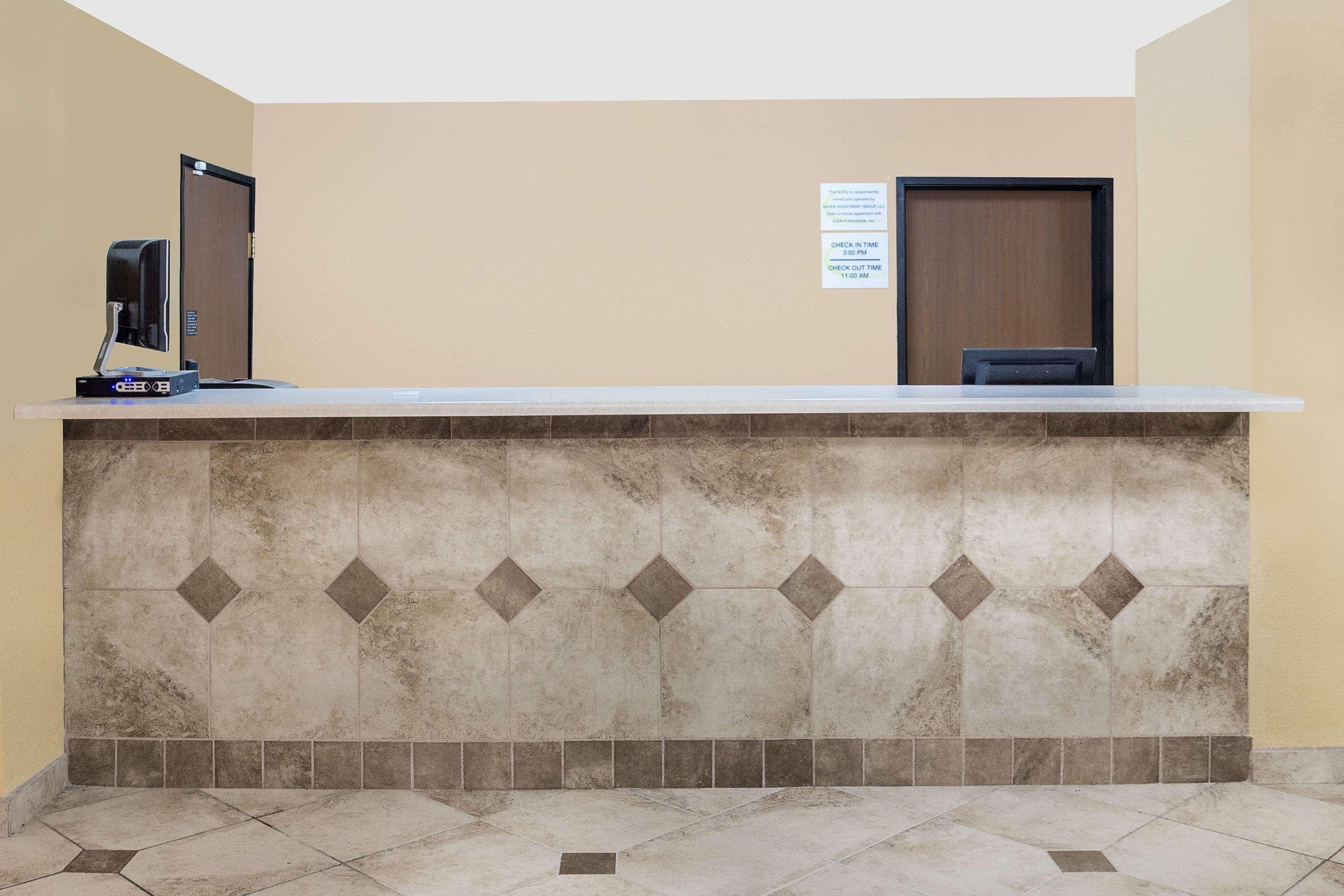 Vista Lobby Super 8 by Wyndham Sheboygan WI