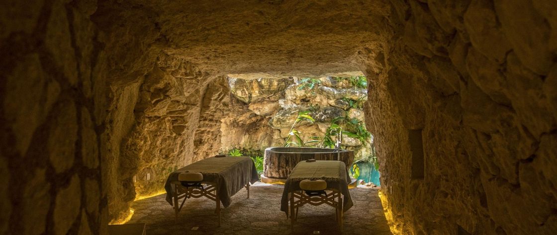 Albercas y rooftops del Hotel Xcaret México frente al mar