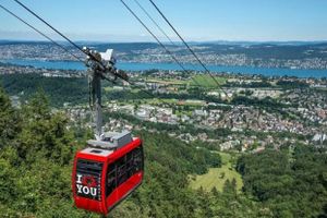 Actividad - Recorrido por Zúrich: Ferry y teleférico de Felsenegg
