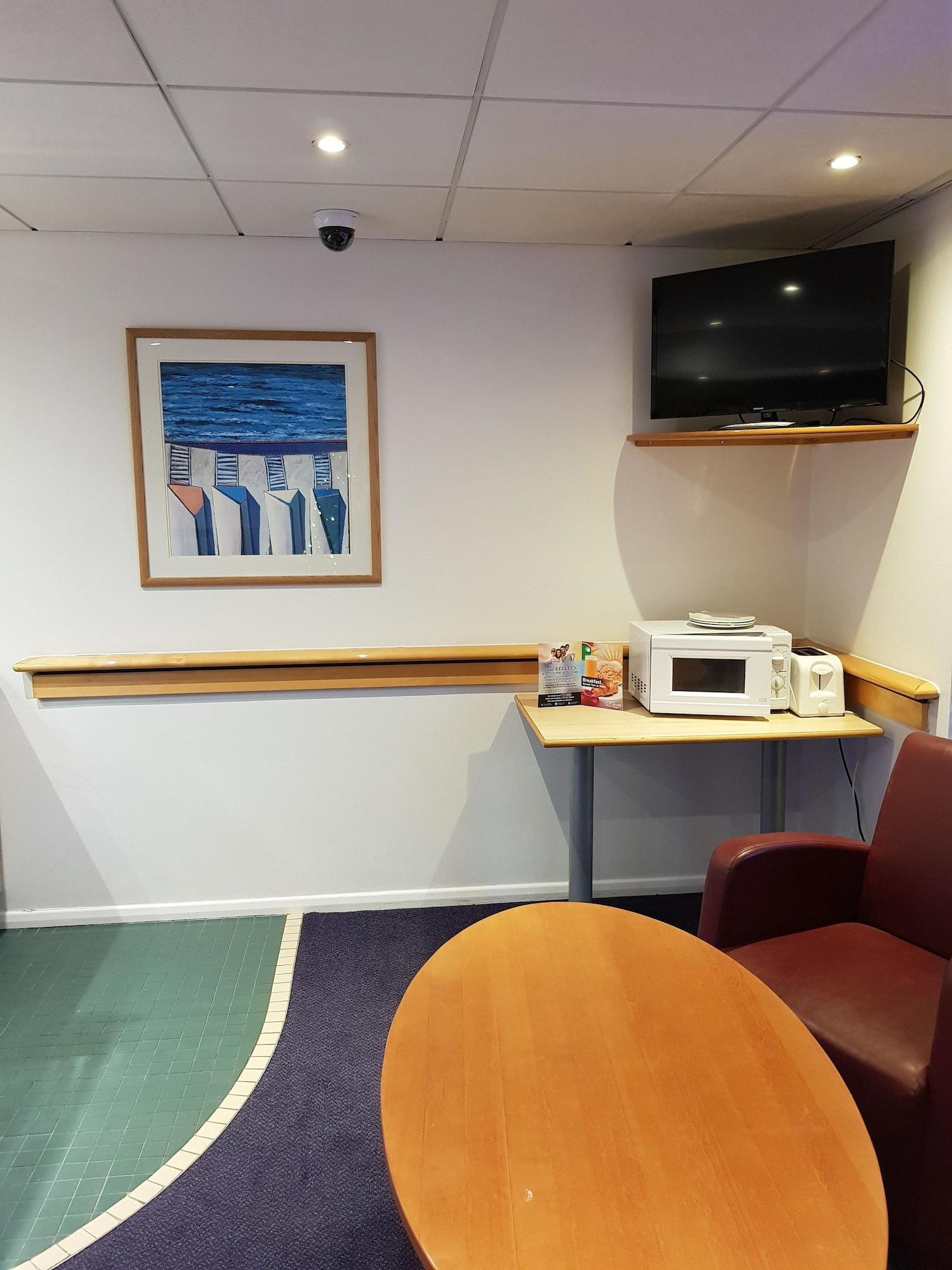 Bar/Salón Days Inn by Wyndham Membury M4