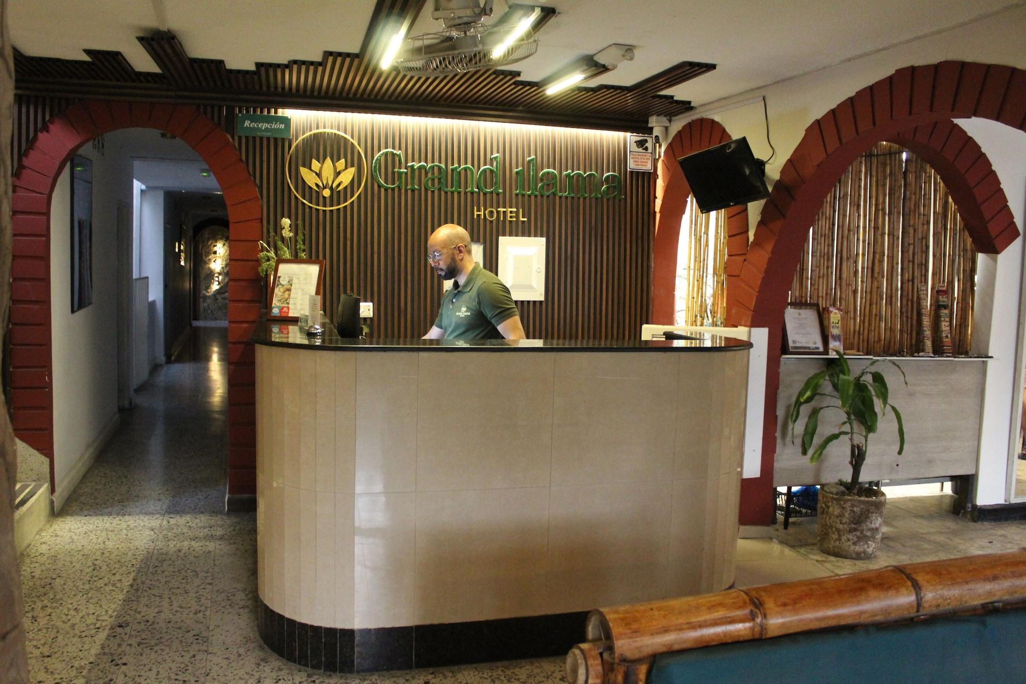 Vista Lobby Grand ilama Hotel