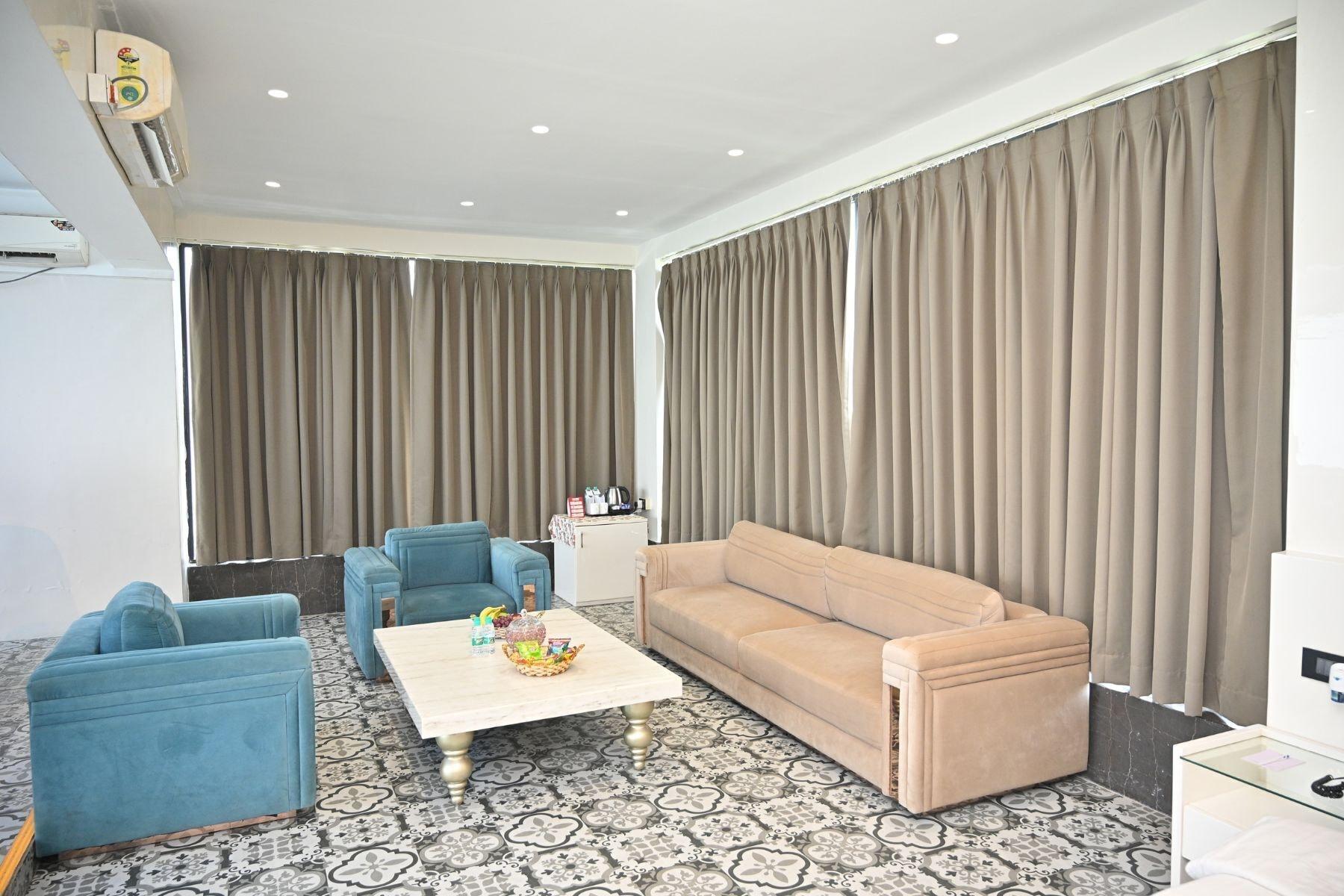 Comodidades del Alojamiento Urvi Banquets & Guest House