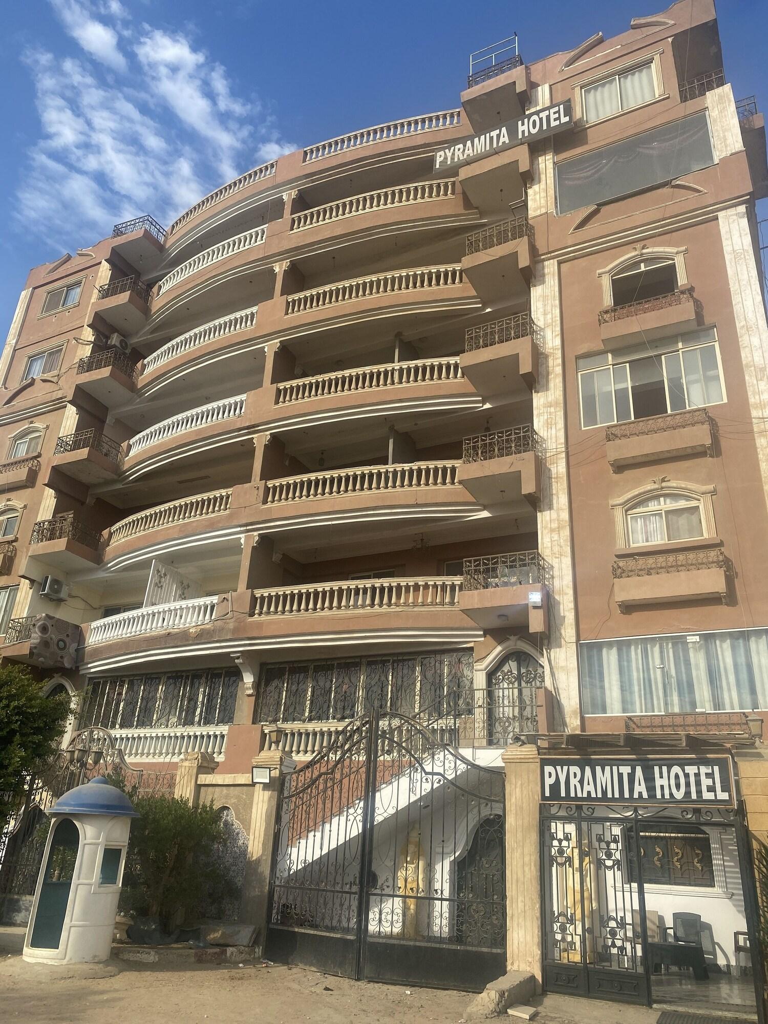 Vista Exterior Pyramita Hotel